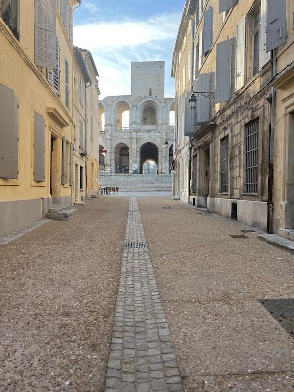 La Confidentielle Centre Ville Arles Terrasse Exterior foto